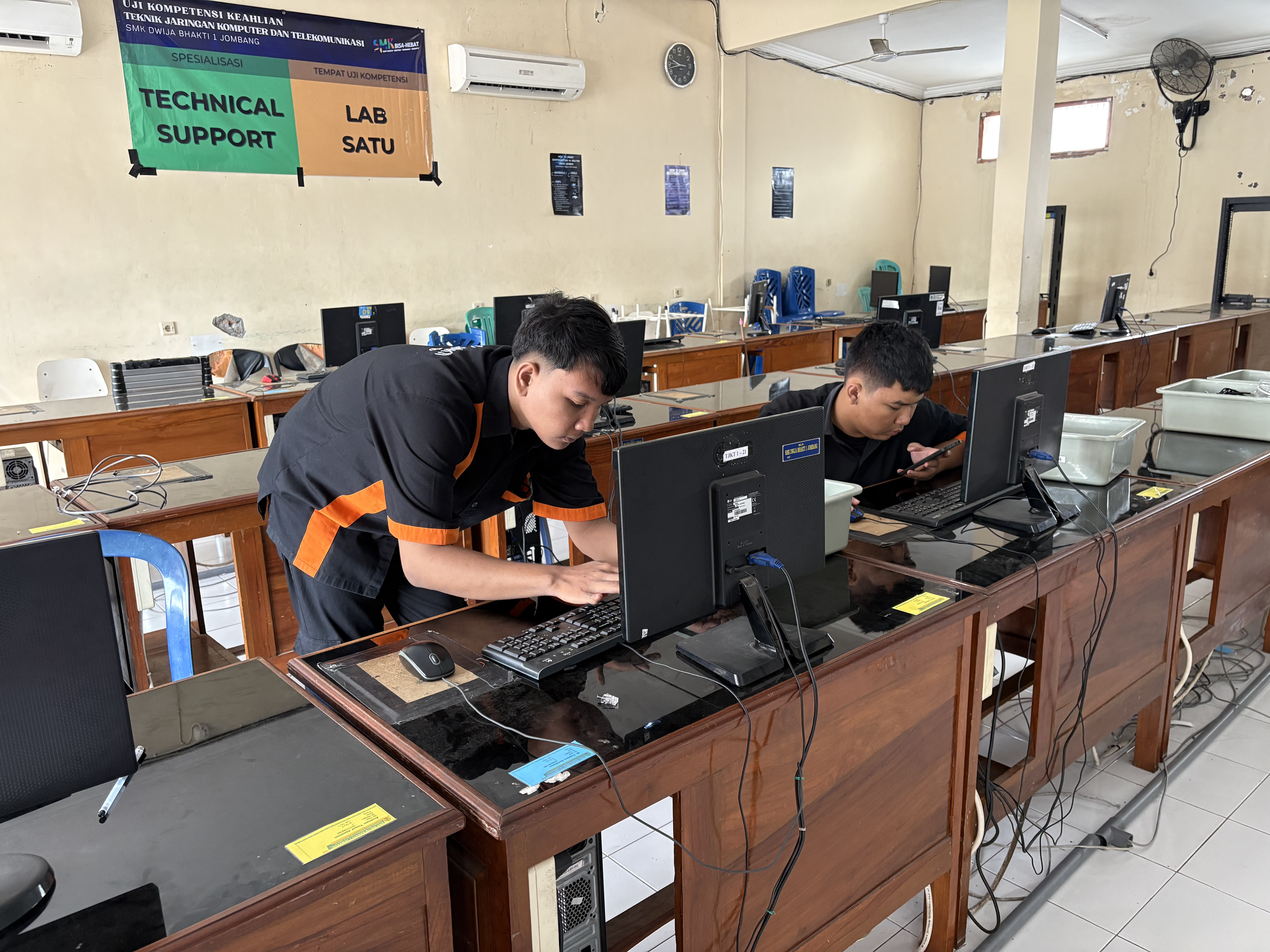 PT Indo Bismar Uji Kesiapan Infrastruktur Jaringan Siswa SMK Dwija Bhakti 1 Jombang