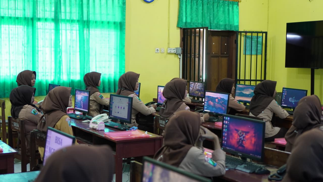 Semangat Raih Kompetensi! PT Indo Bismar Uji Keahlian Siswa Manajemen Perkantoran di SMK PGRI Sooko Mojokerto