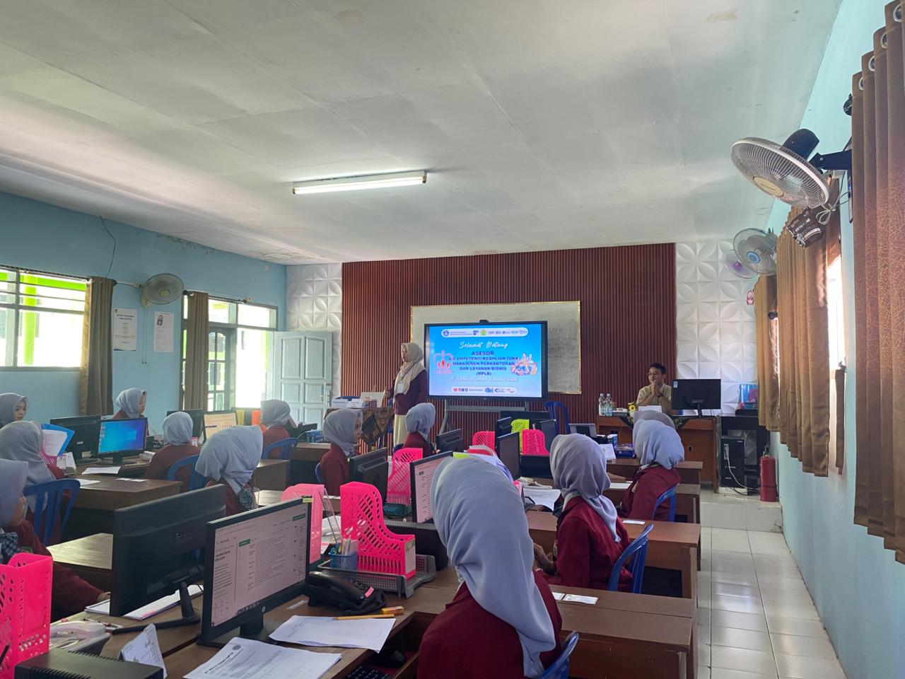 Tunjukkan Kompetensi Terbaikmu! PT Indo Bismar Uji Keahlian Siswa Manajemen Perkantoran di SMK Islam Kalipare